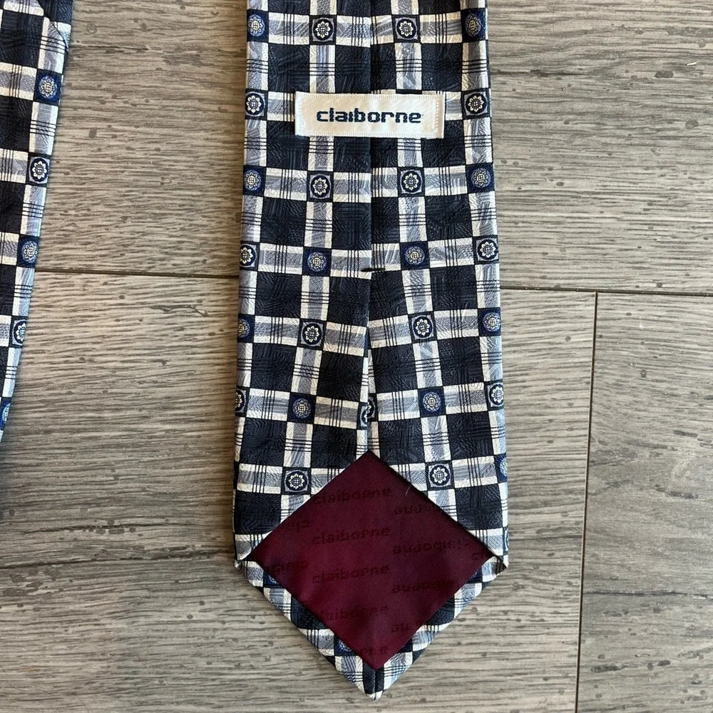 Claiborne Men’s Neck Tie Navy Blue Plaid Geometric Abstract Silk Workwear Dressy